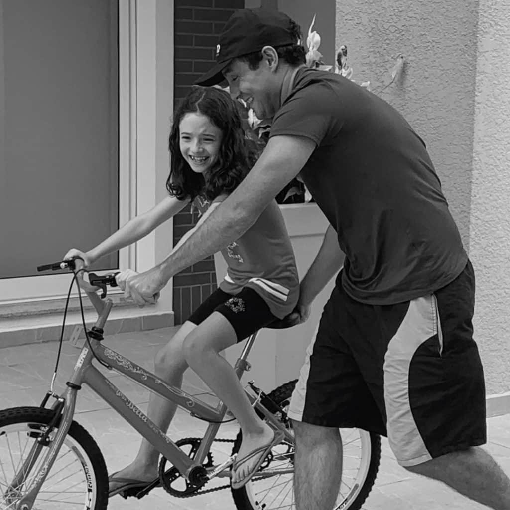 Ensinando Rafinha andar de bicicleta