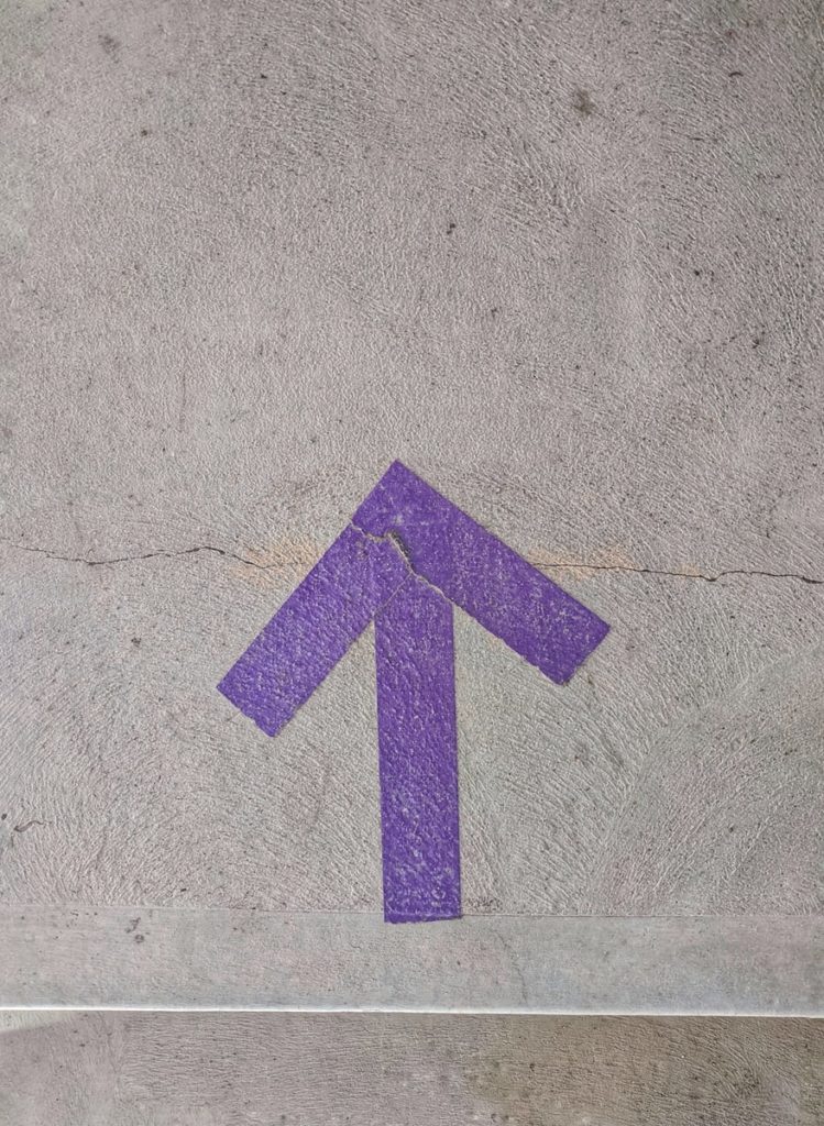 seta indicando promoção de colaborador