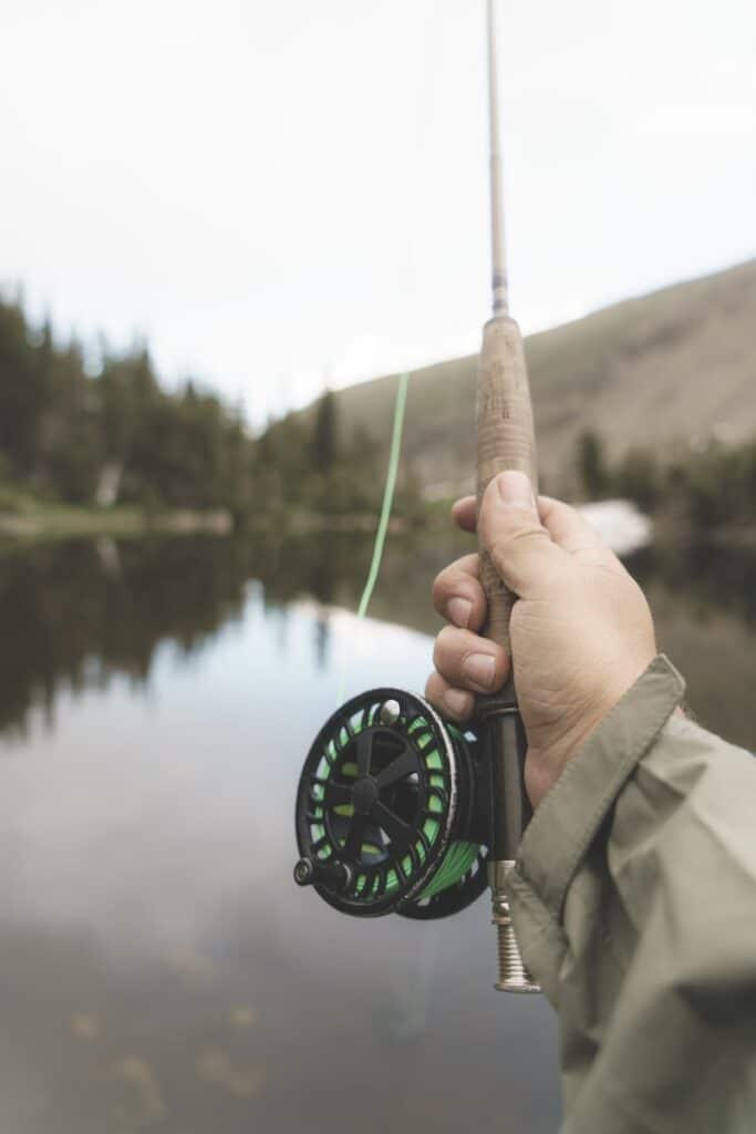 pessoa fazendo a captura de leads com pesca