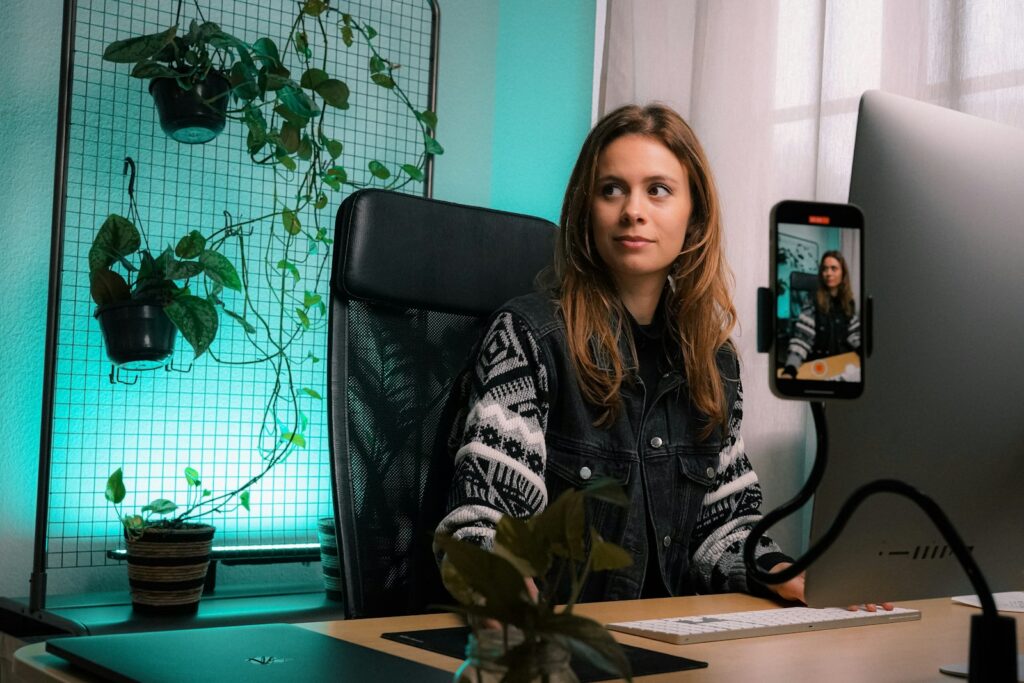 mulher testando o hero creator