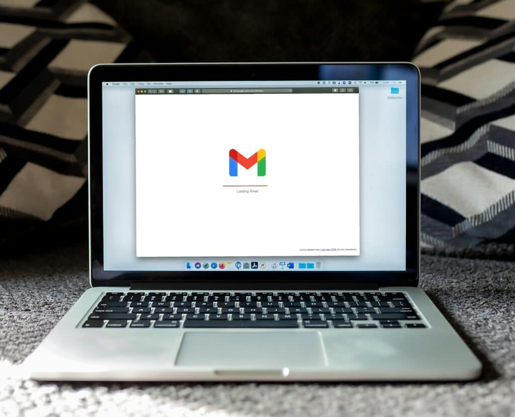 como criar lista de emails