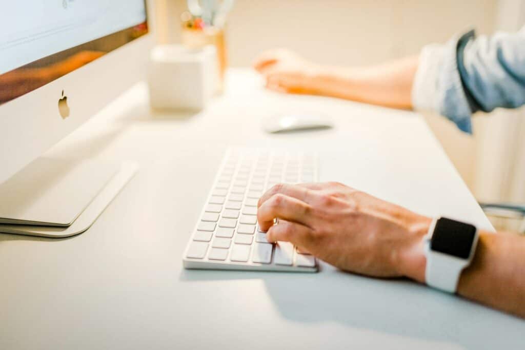 ideias lucrativas de negócios online